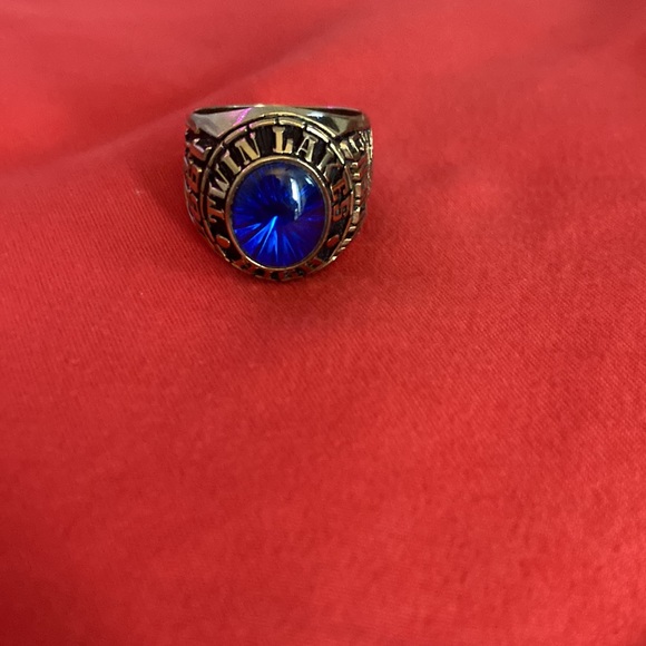 Mens highschool class ring - Picture 2 of 3